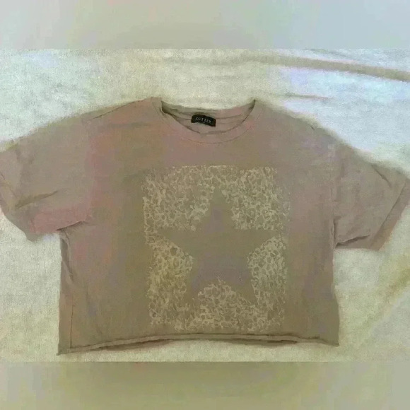 zutter Tops - Women’s size small Zutter crop star tshirt